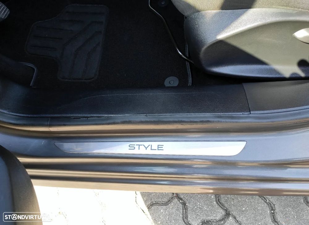 Peugeot 208 1.6 BlueHDi Style - 11