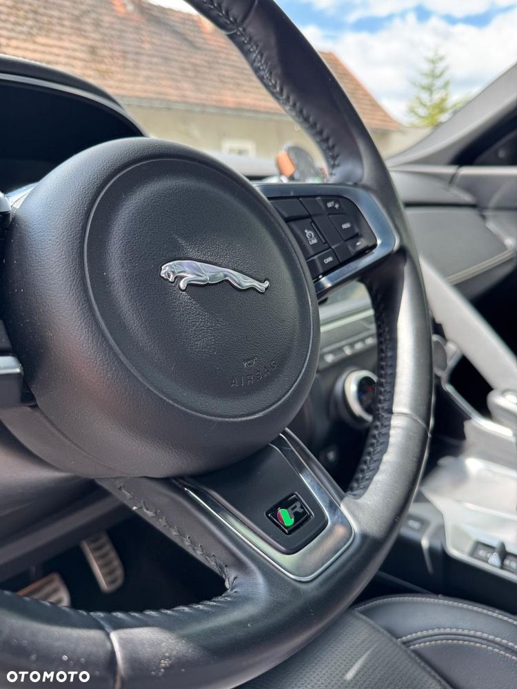 Jaguar E-Pace D150 AWD R-Dynamic - 16