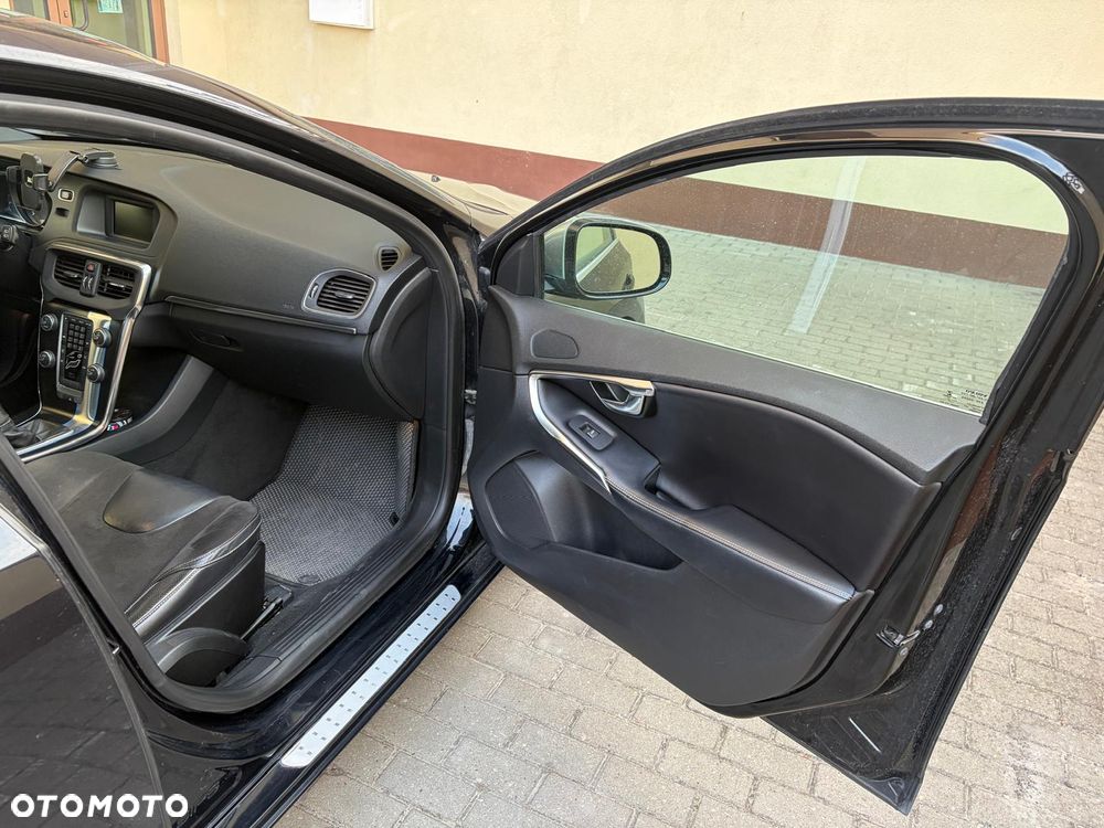 Volvo V40 ver-d2-r--design-kinetic - 13