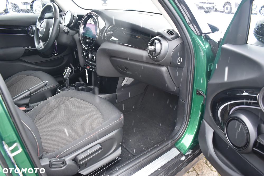 MINI Cooper Standard - 16