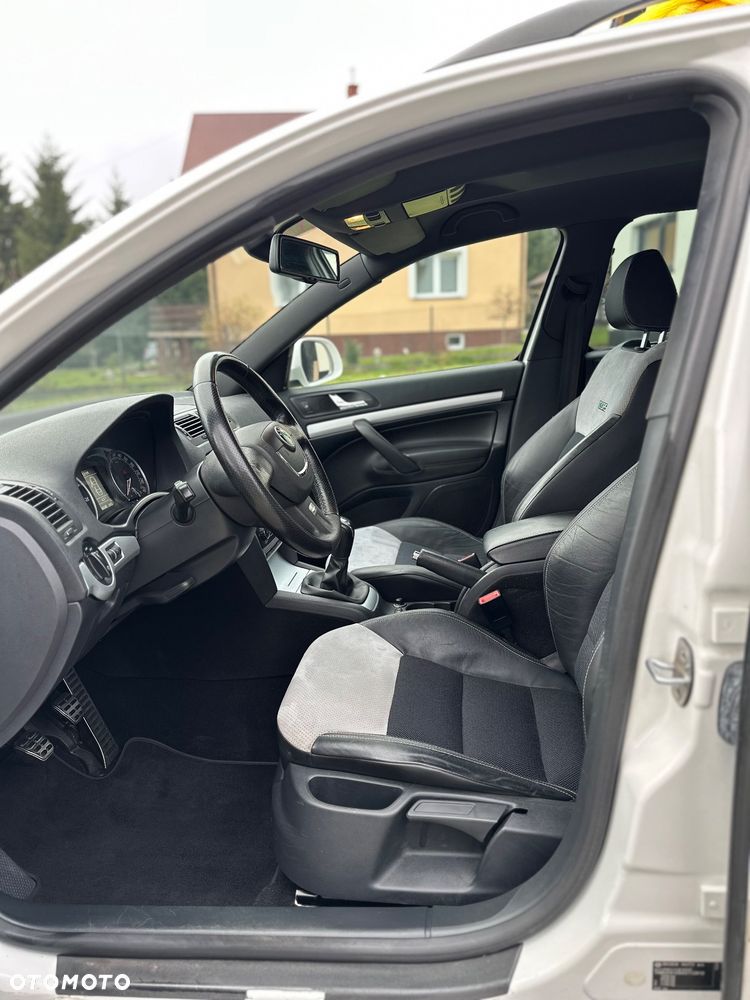 Skoda Octavia 2.0 TSI RS - 16