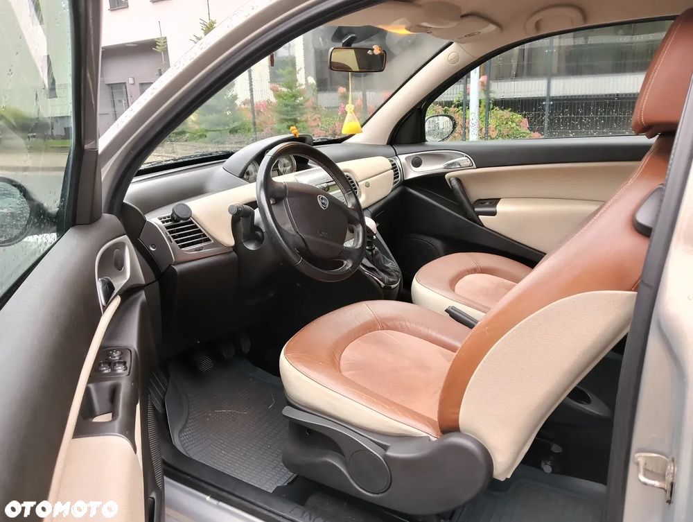 Lancia Ypsilon 1.4 8V Platino (4 os.) - 18