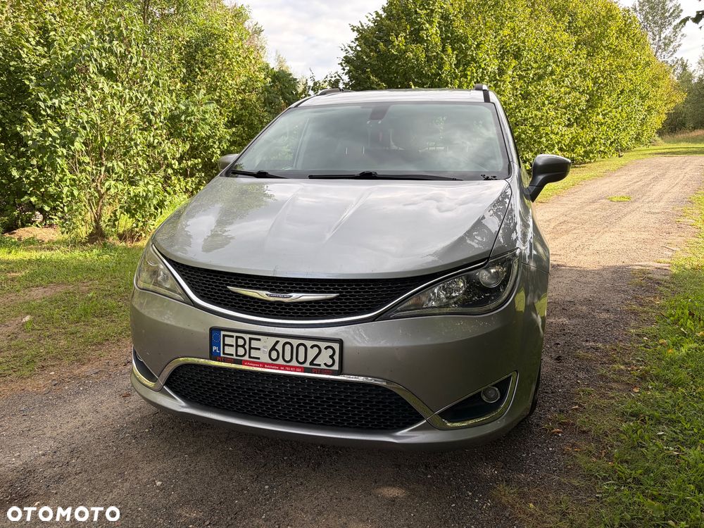 Chrysler Pacifica - 12