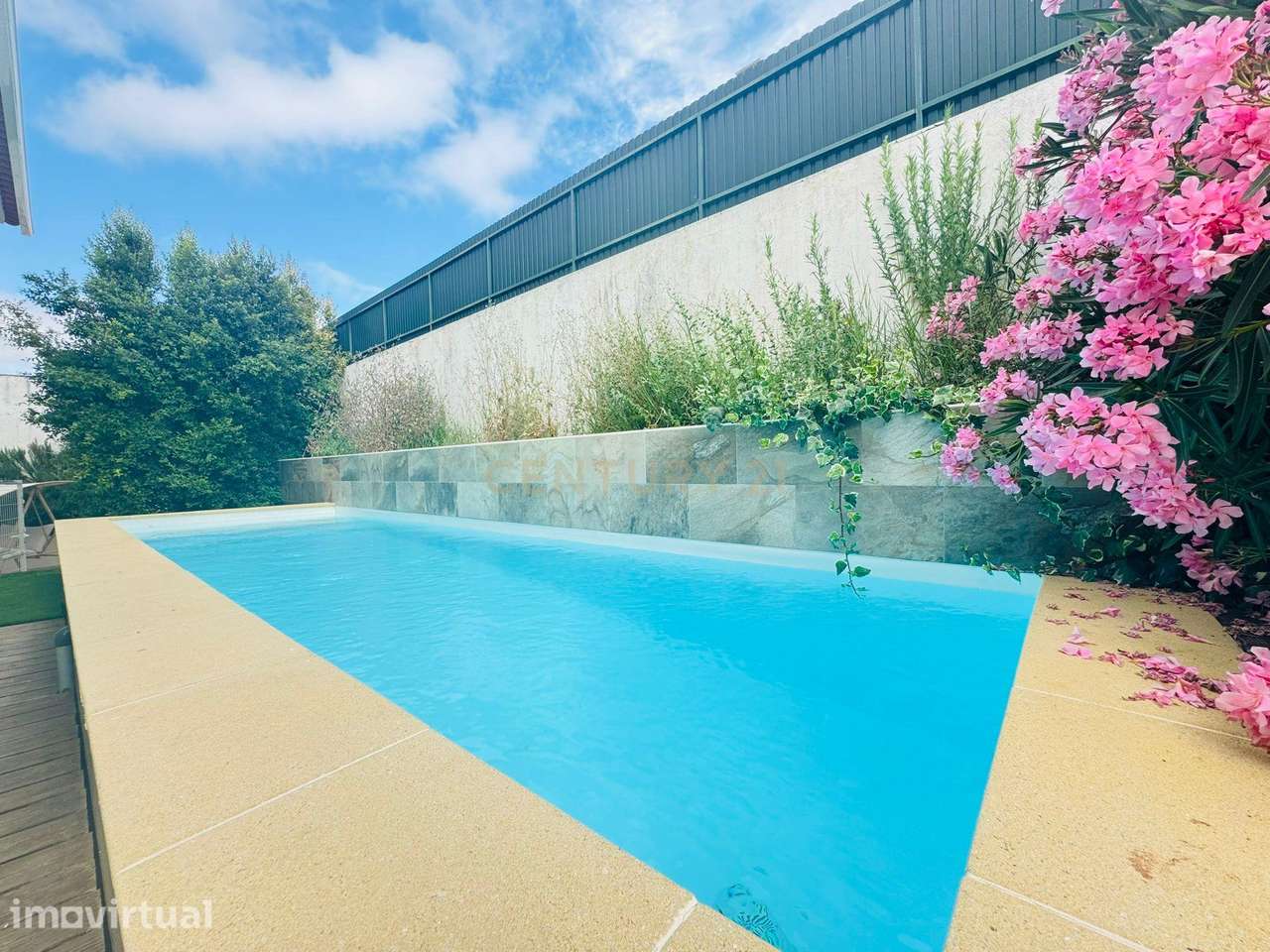 Moradia T4 com piscina aquecida e jardim em Vila Rei, Bucelas - Grande imagem: 2/34