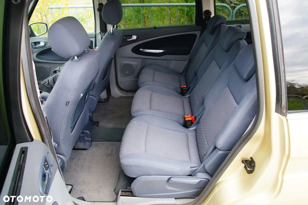 Ford Galaxy 2.0 Ghia - 16