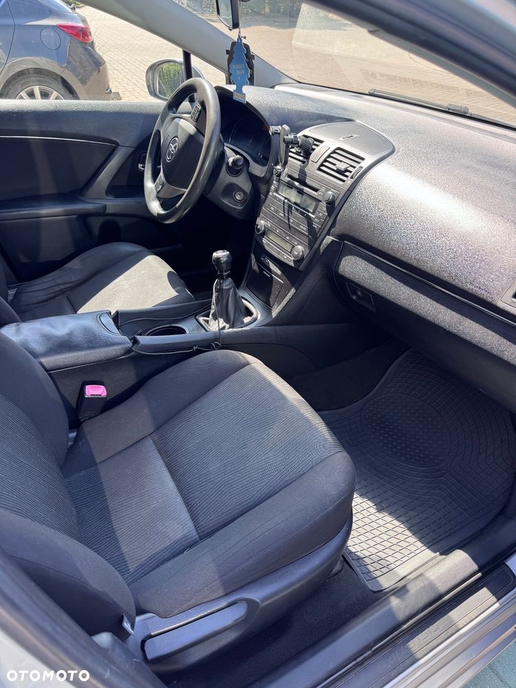 Toyota Avensis 2.0 D-4D 2010 - 9