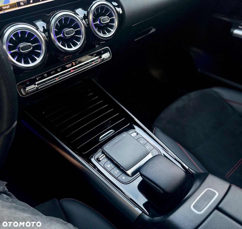 Mercedes-Benz GLA 250 4-Matic AMG Line - 32