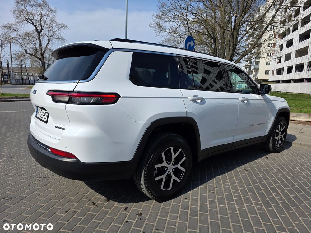 Jeep Grand Cherokee - 32