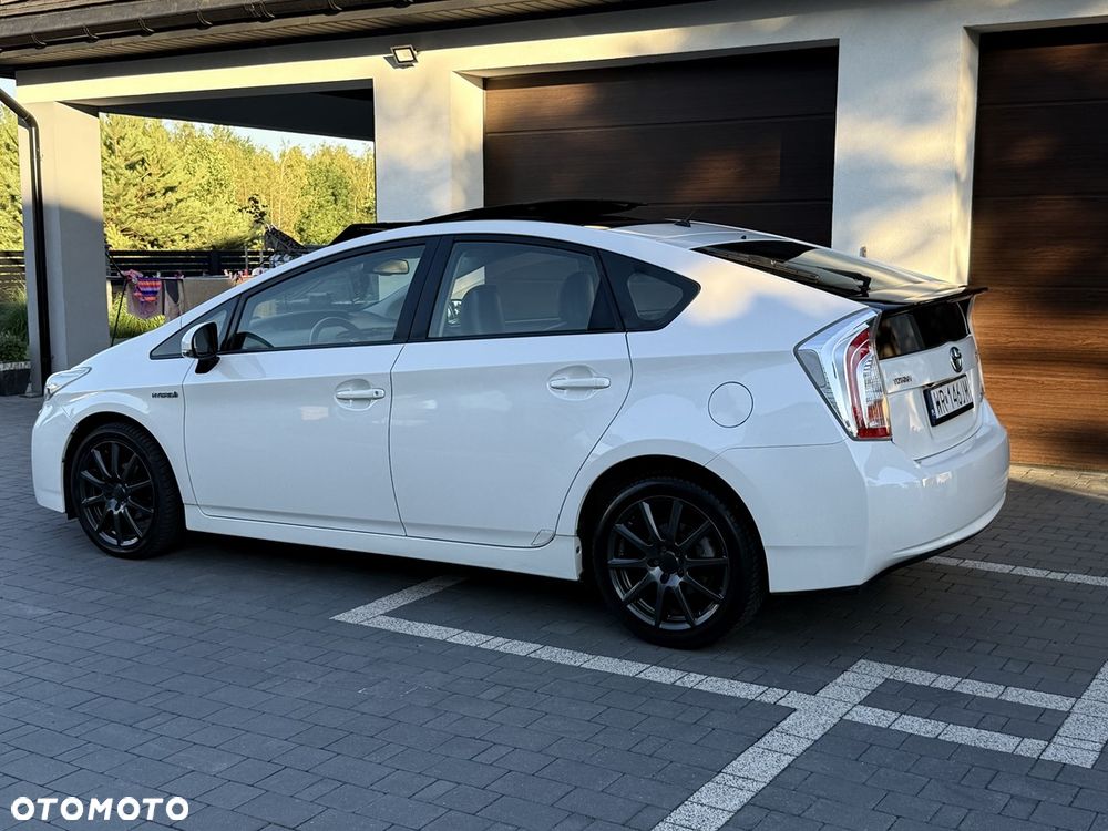 Toyota Prius (Hybrid) Executive - 4