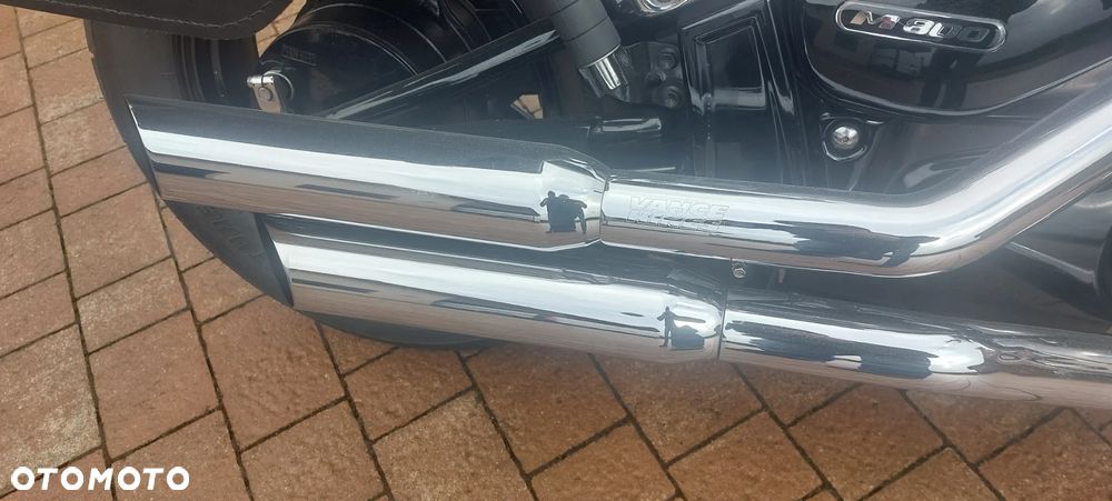 Suzuki Intruder - 11