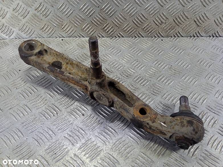 WAHACZ PRAWY PRZEDNI IVECO DAILLY 4 35C12 - 2