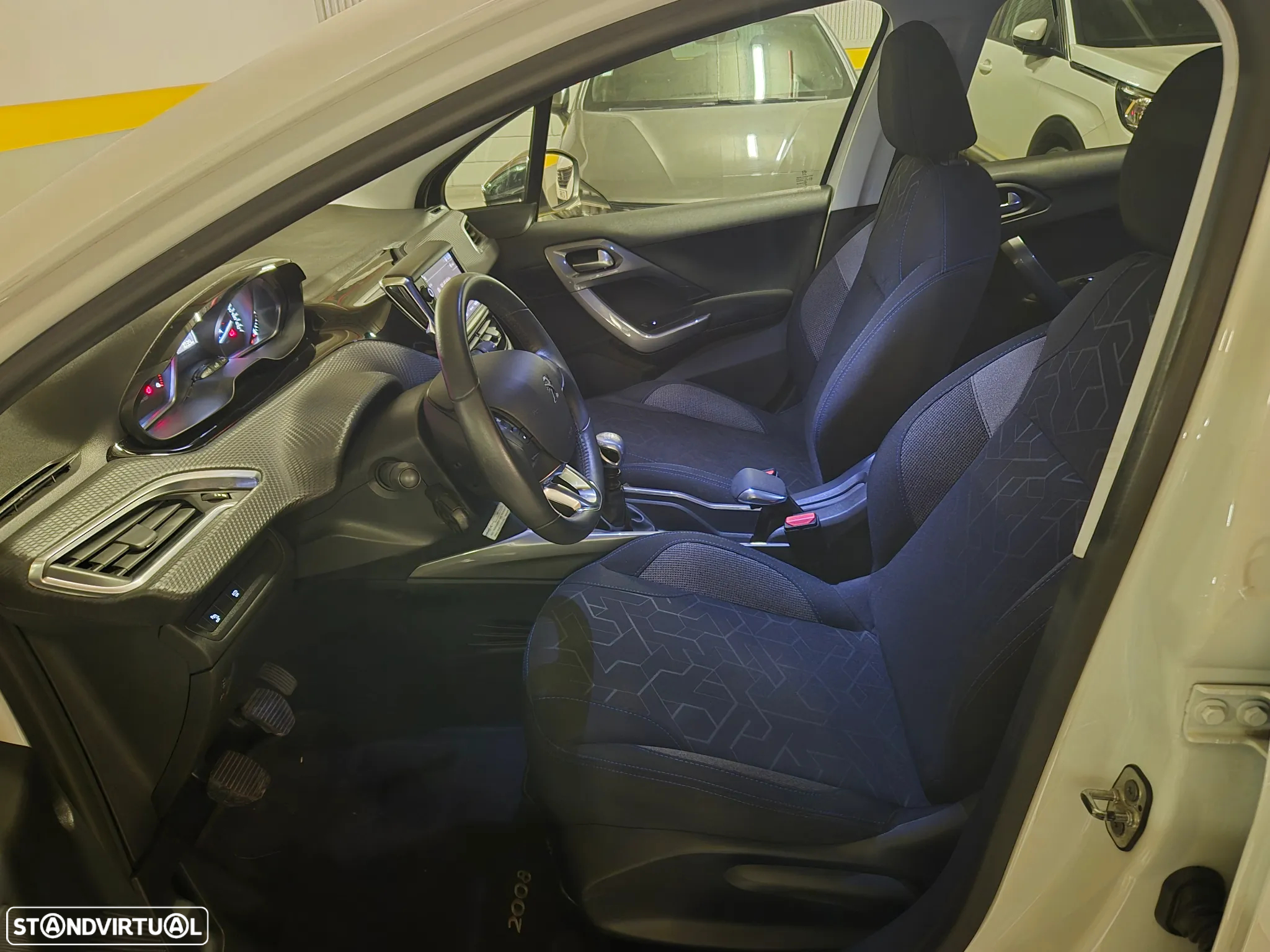 Peugeot 2008 1.5 BlueHDi Style - 12