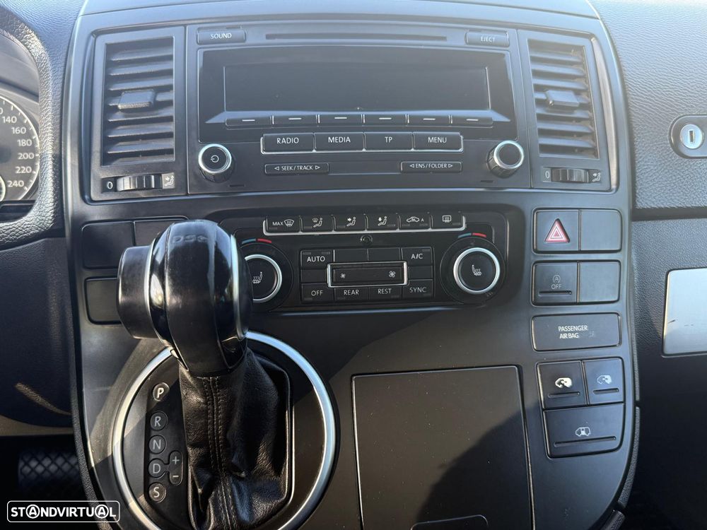 VW Multivan 2.0 TDi 180 Highline BlueMotion - 10