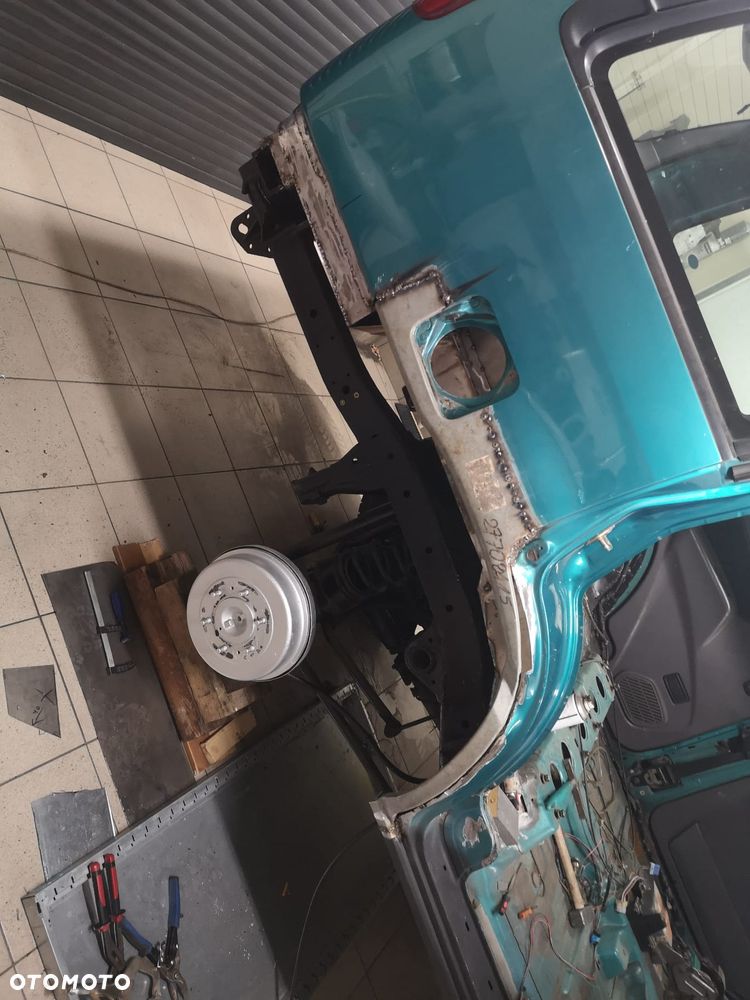 Nissan Terrano 2.4 SR - 15