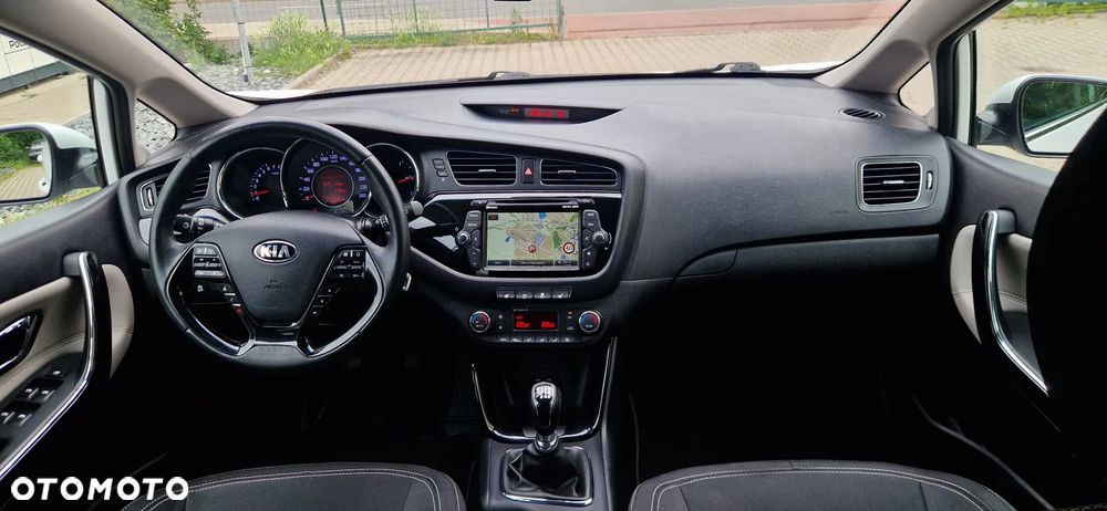 Kia Ceed 1.6 GDI Dream Team Edition - 5