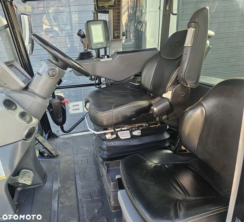 JCB FASTRAC 4220 - 10