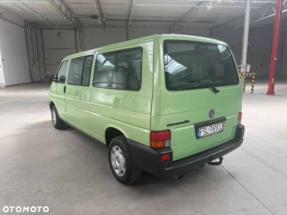 Volkswagen Caravelle - 9