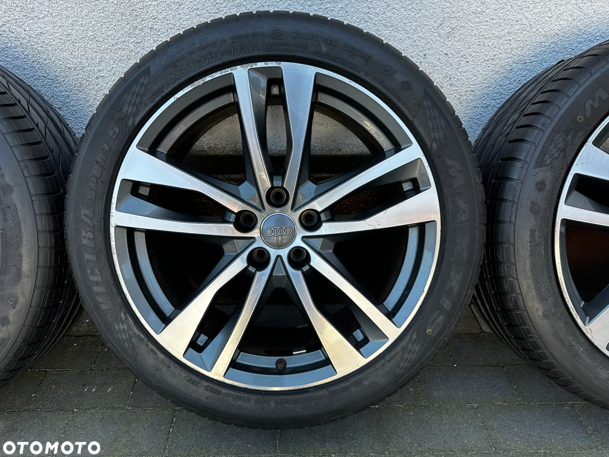 245 45 19 / AUDI Q4 Q5 SQ5 A6 S6 c8 A7 S7 c8 A8 S8 / 4K0 - 4