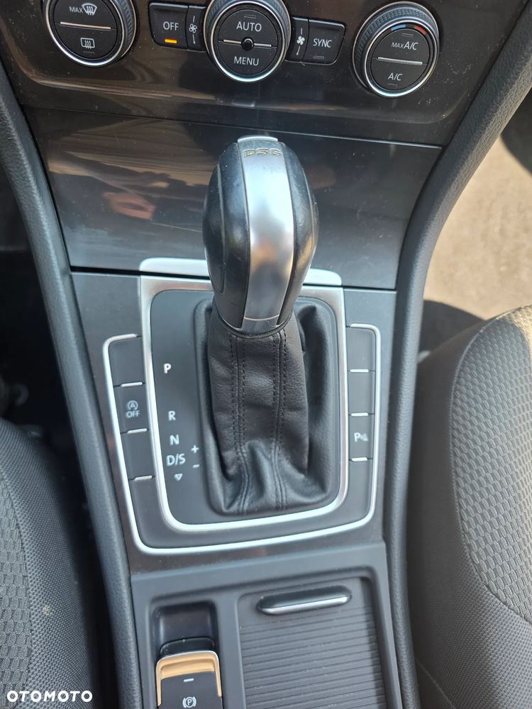 Volkswagen Golf - 10