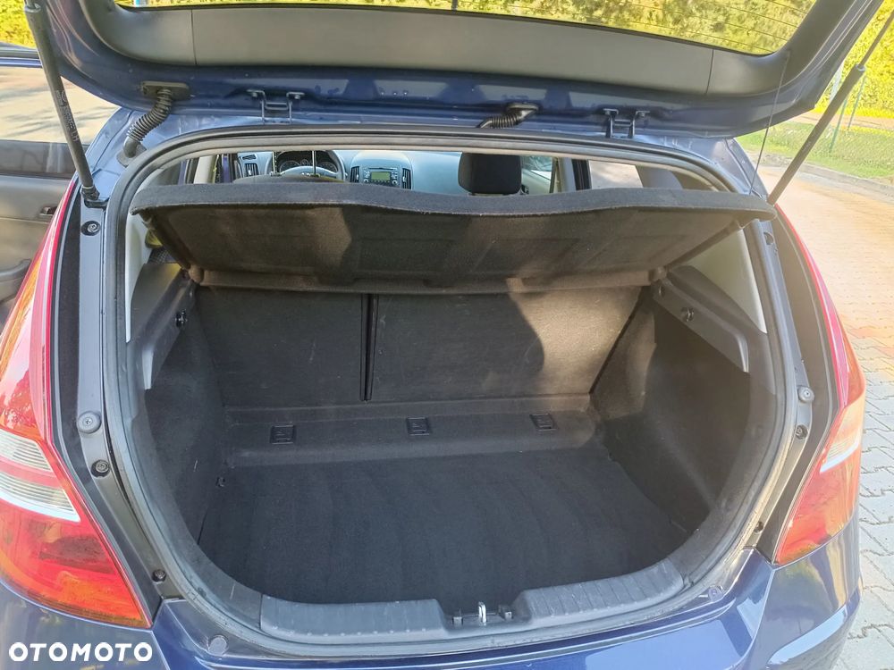 Hyundai i30 1.4 Blue Comfort - 24