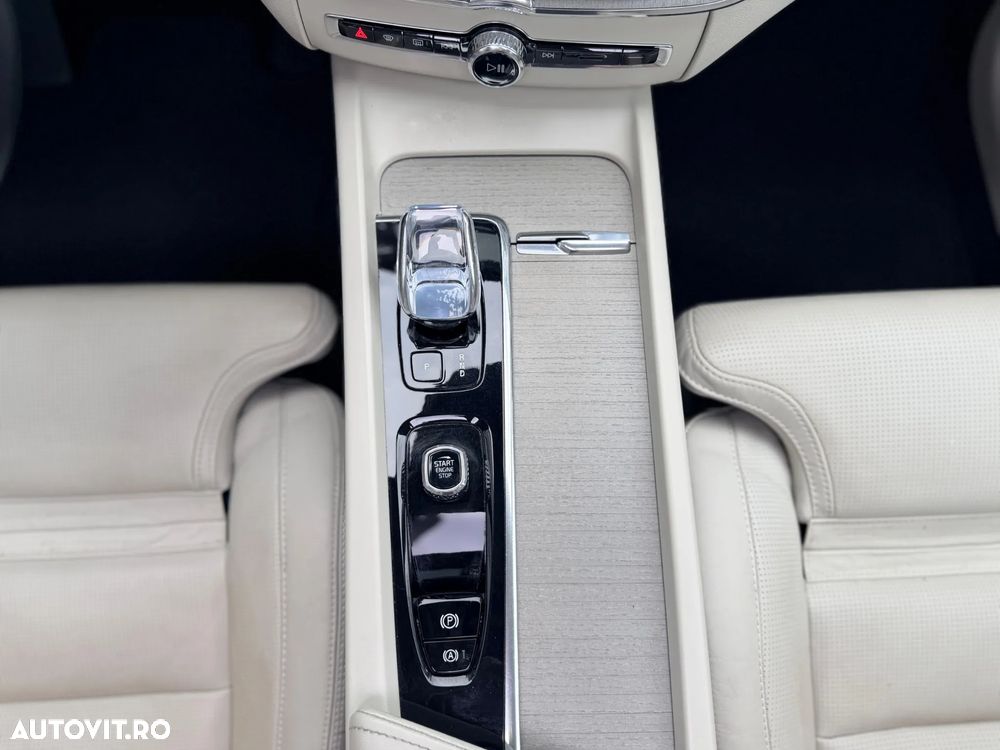Volvo XC 60 B4 D AWD Ultimate Bright - 17