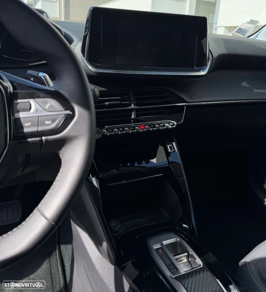 Peugeot 208 1.2 PureTech Allure EAT8 - 11