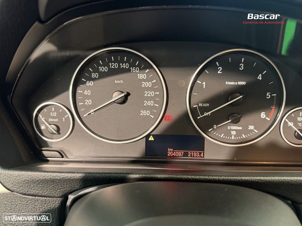 BMW 318 d Line Luxury - 17