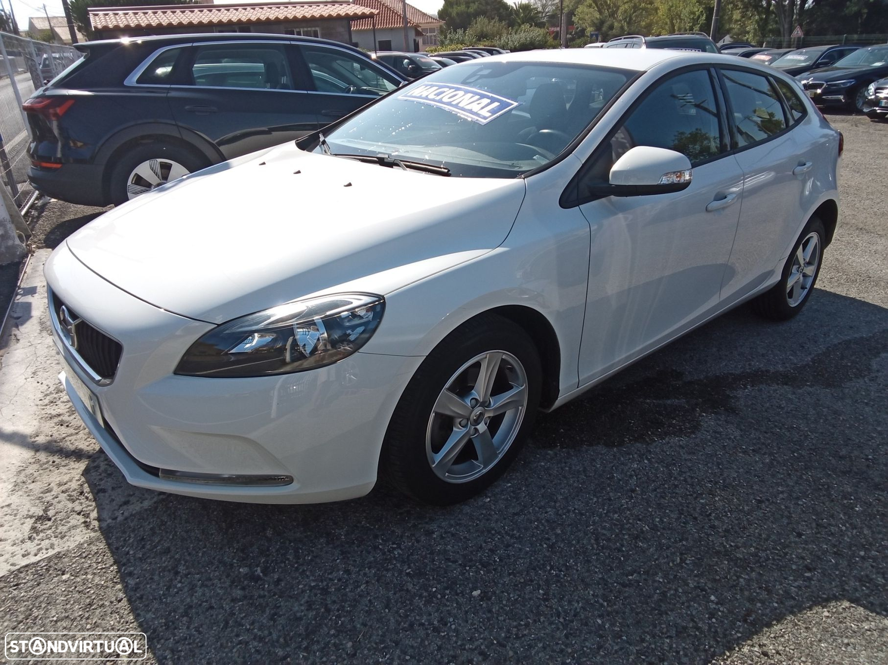 Volvo V40 2.0 D2 Momentum - 4
