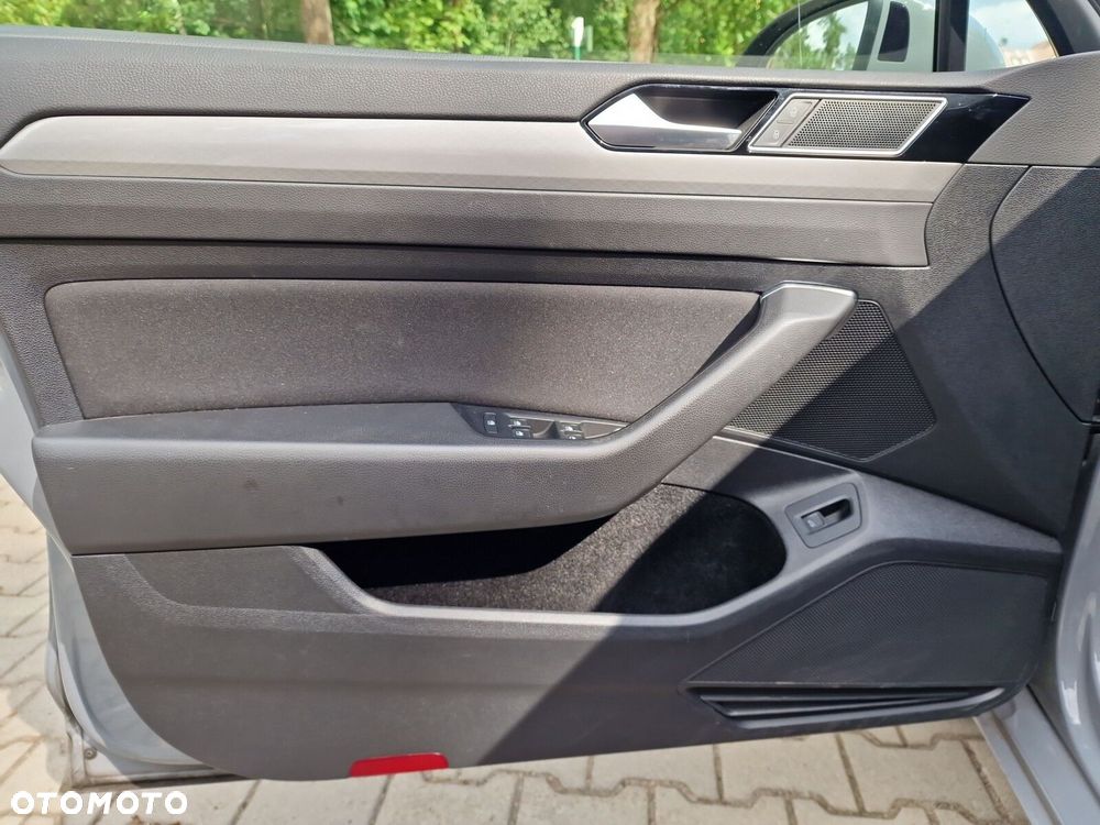 Volkswagen Passat - 13