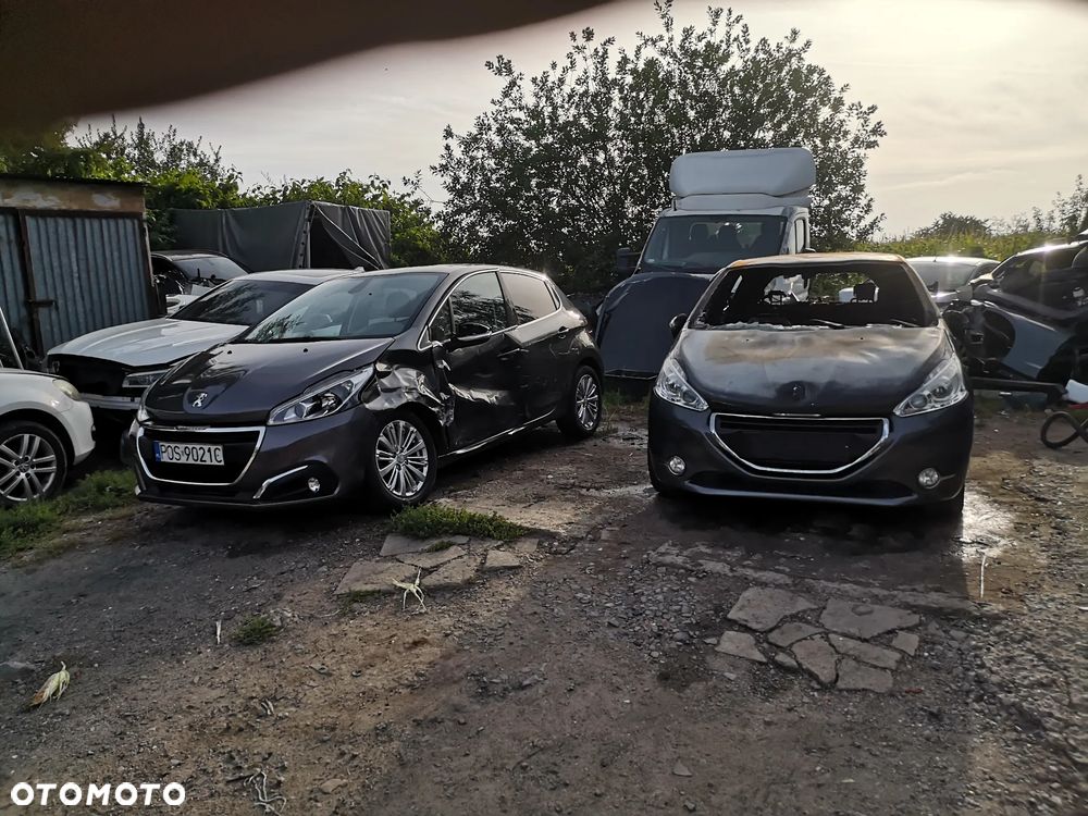 Peugeot 208 - 23