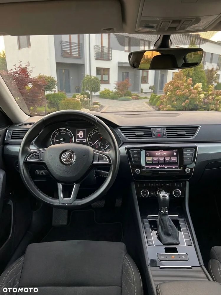Skoda Superb 2018 photo 5