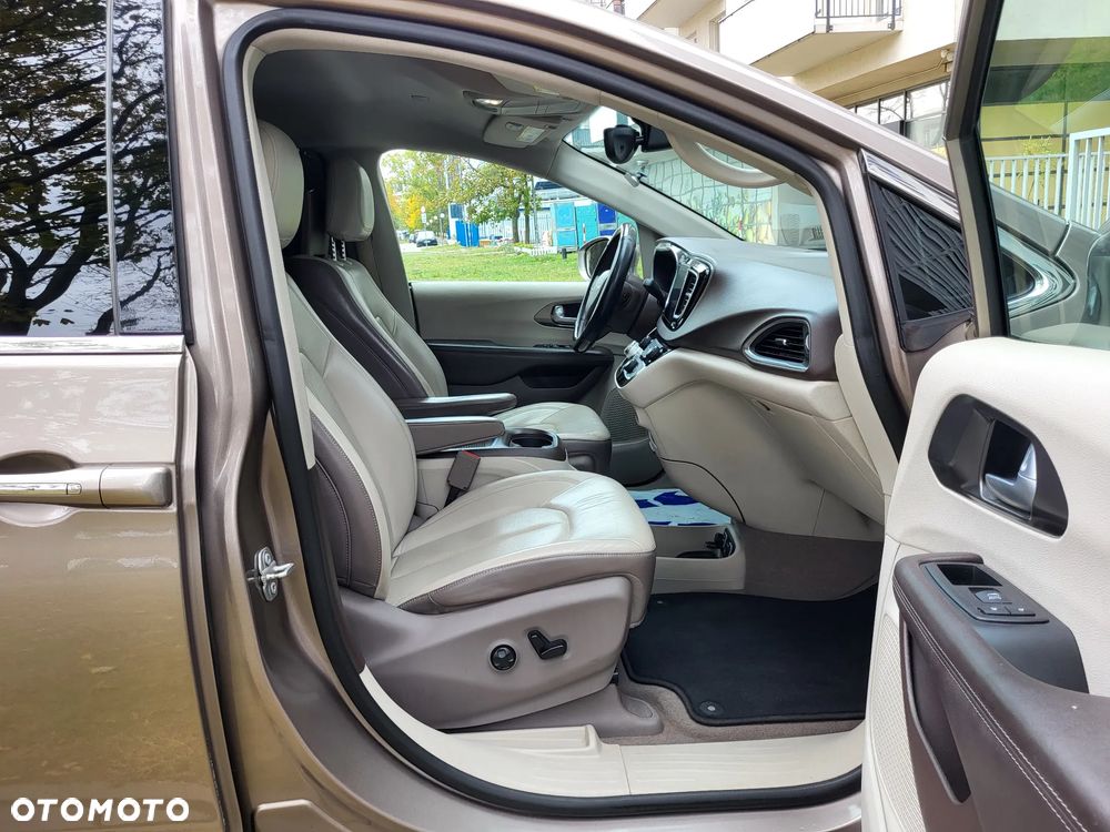 Chrysler Pacifica - 35