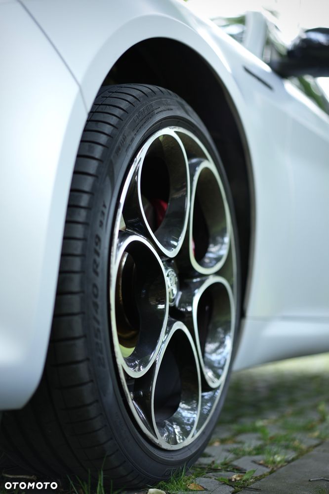 Alfa Romeo Giulia 2.0 Turbo Competizione Q4 - 9