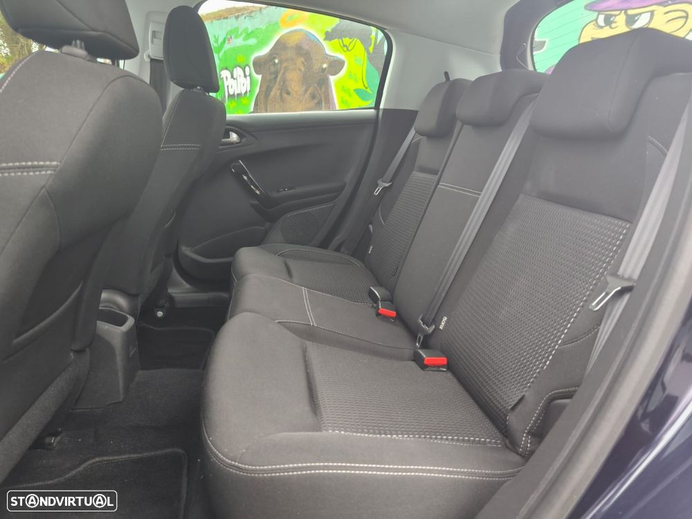 Peugeot 208 PureTech 110 Stop & Start Allure - 11