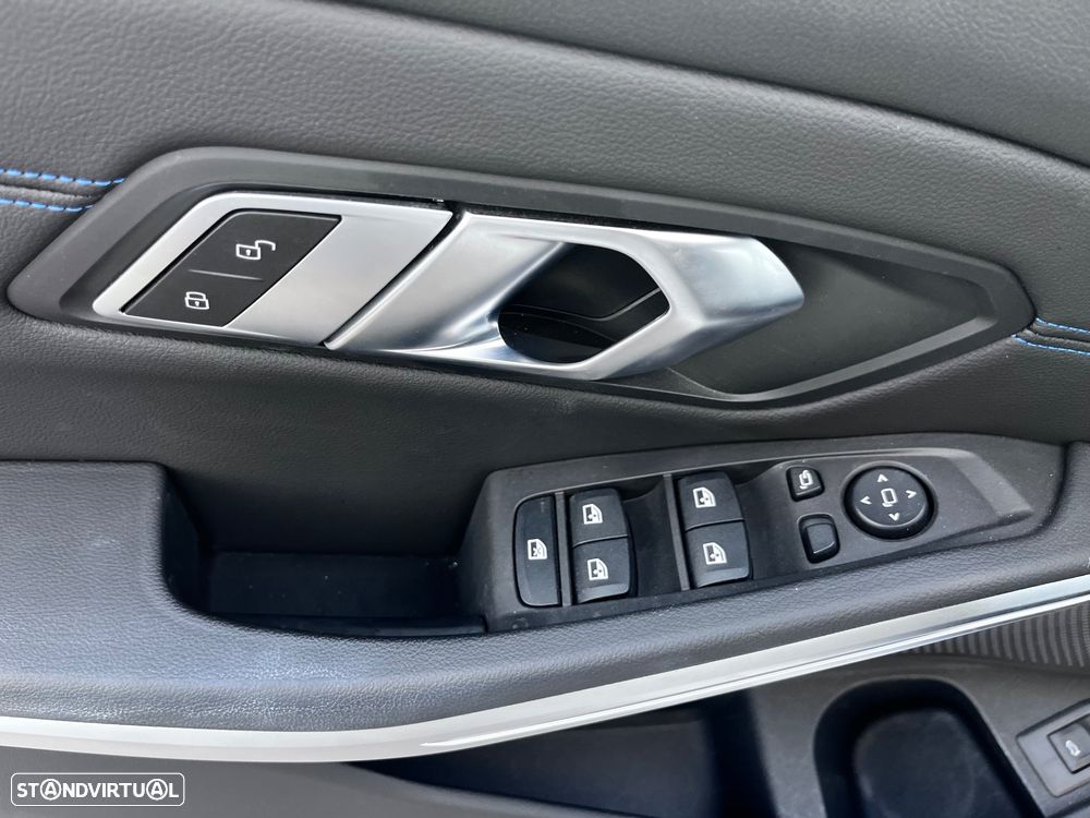 BMW 320 d Pack M Shadow Auto - 11