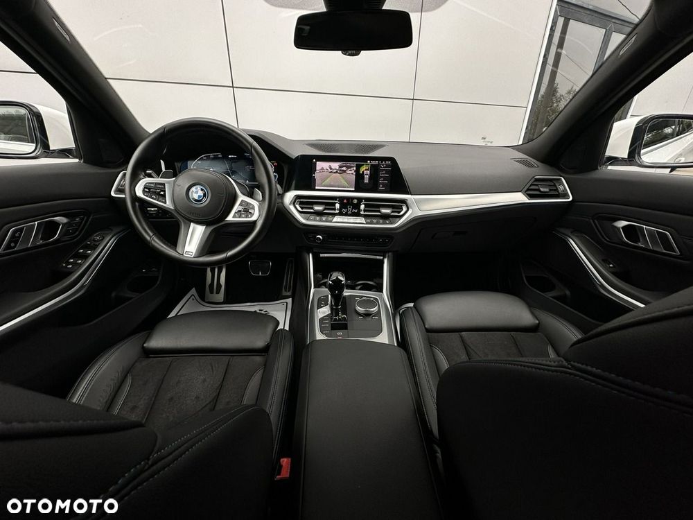BMW Seria 3 330e PHEV M Sport - 19