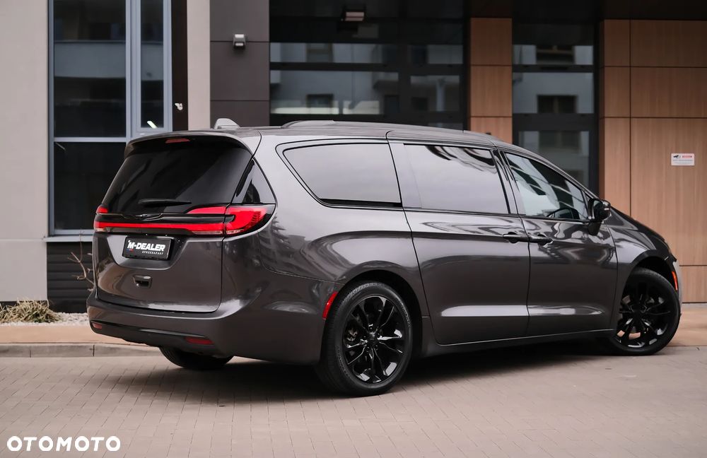 Chrysler Pacifica - 12