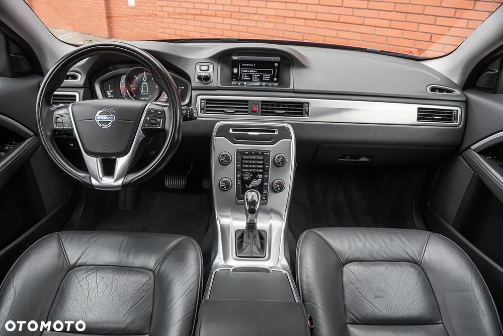 Volvo XC 70 D5 AWD Momentum - 6