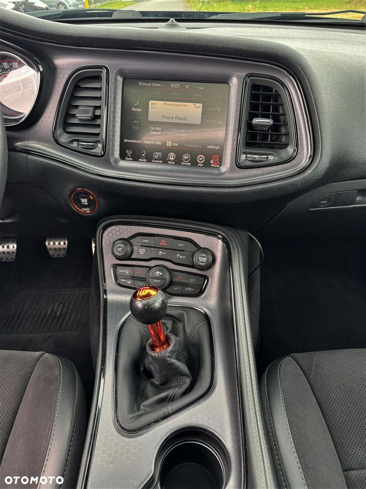 Dodge Challenger - 25