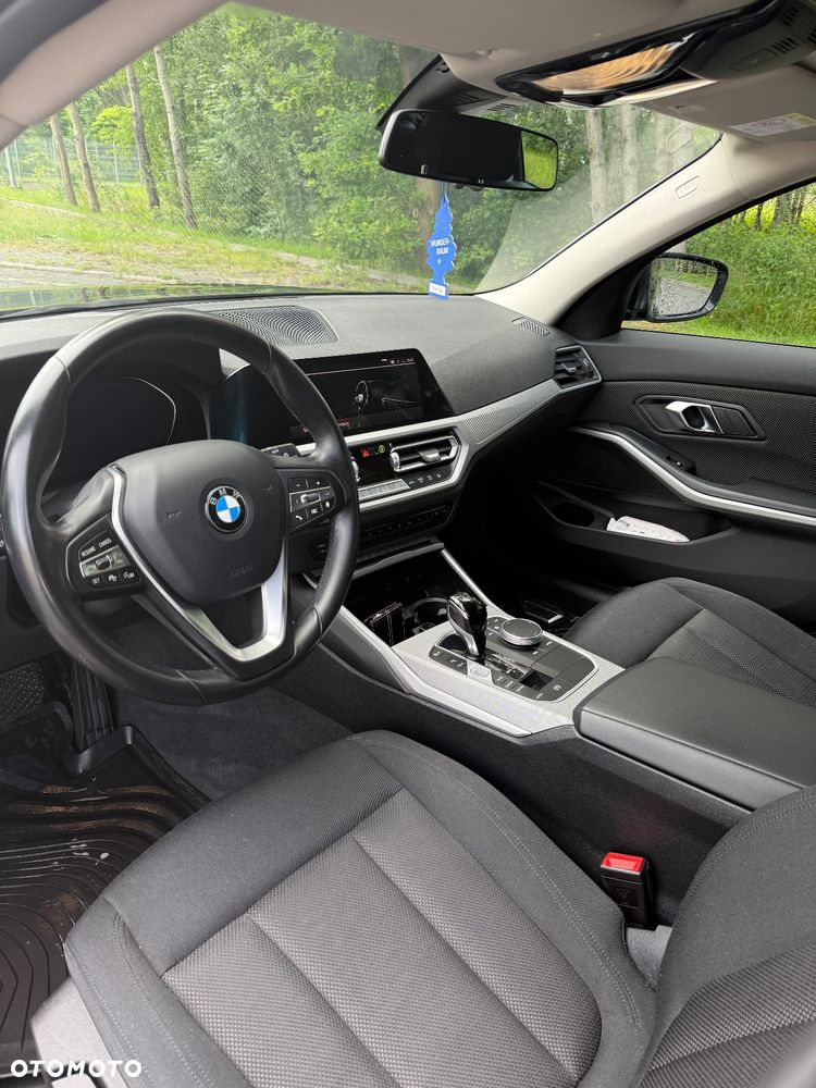 BMW Seria 3 318i - 4
