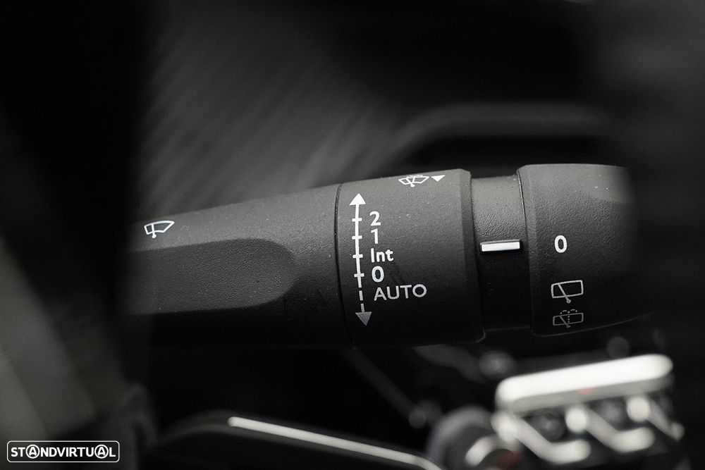 Peugeot 2008 1.2 PureTech Allure EAT8 - 19