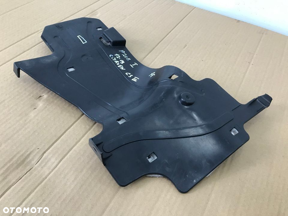Osłona podwozia Peugeot 208 I 2008 I Citroen C3 III osłona nadkola prawa 9673876780 - 2