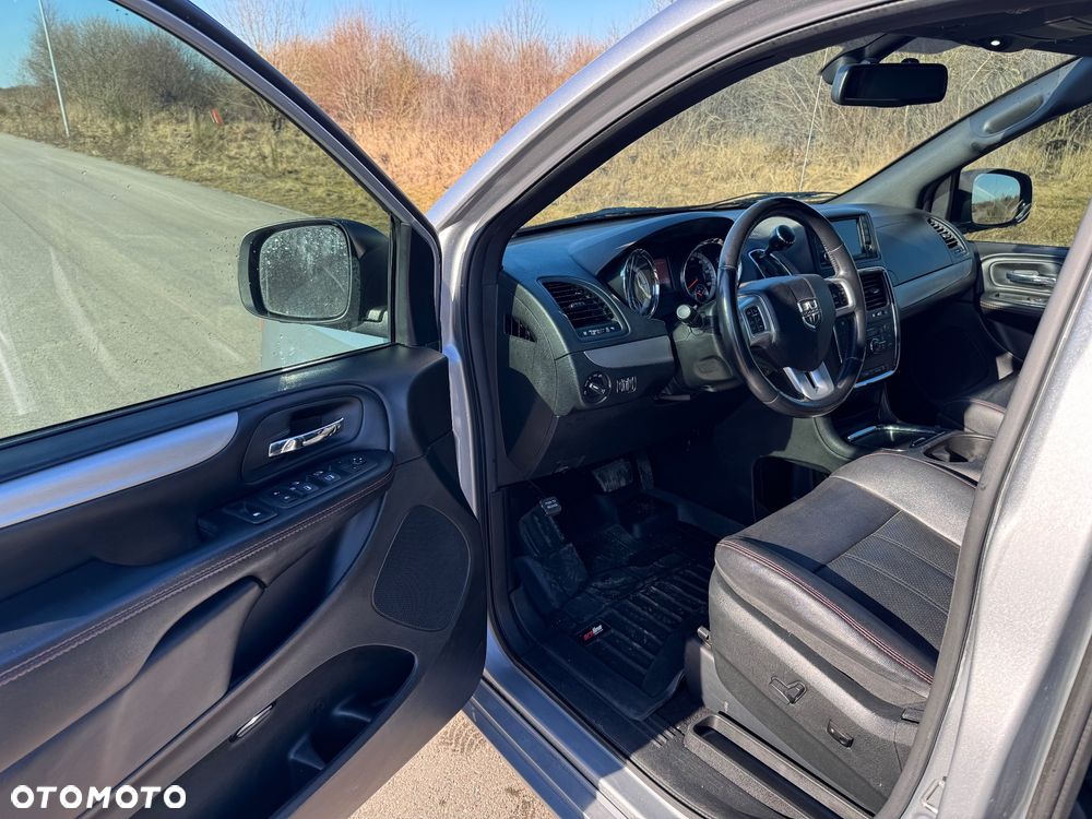 Dodge Grand Caravan - 4