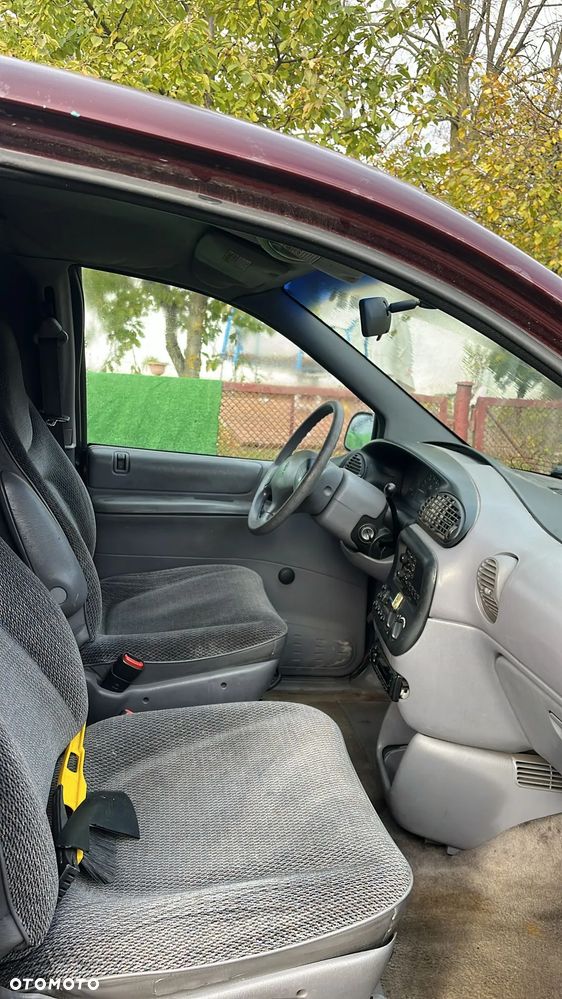 Dodge Grand Caravan Base 3.3 - 7