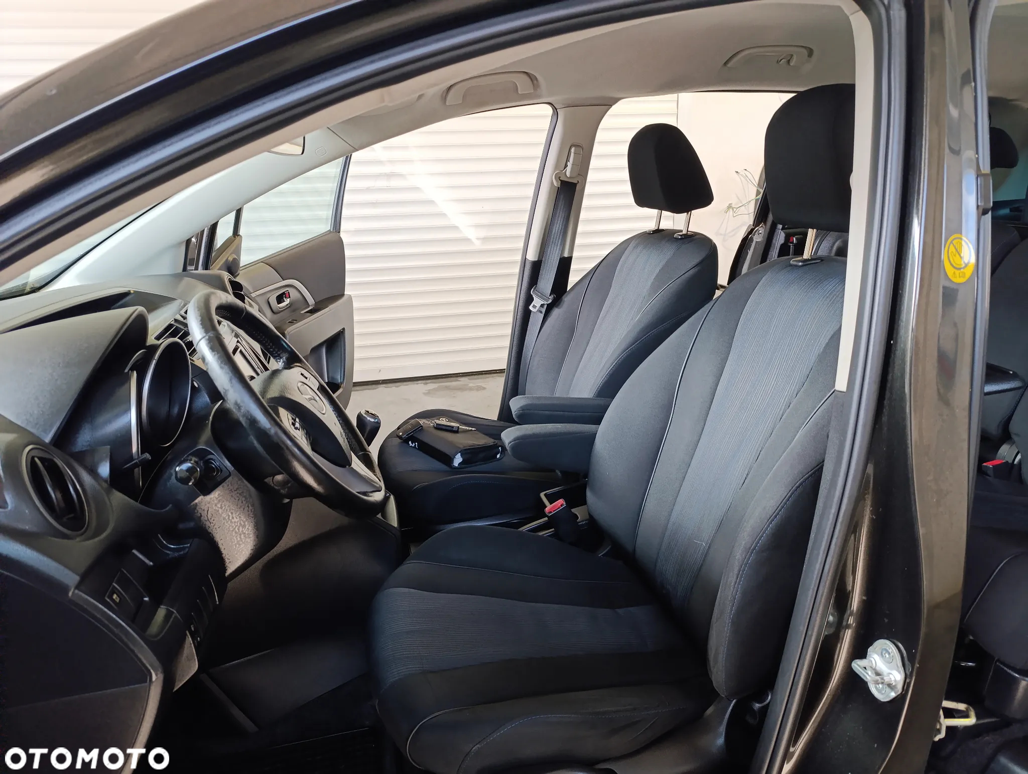 Mazda 5 1.6 CD Navi + - 17
