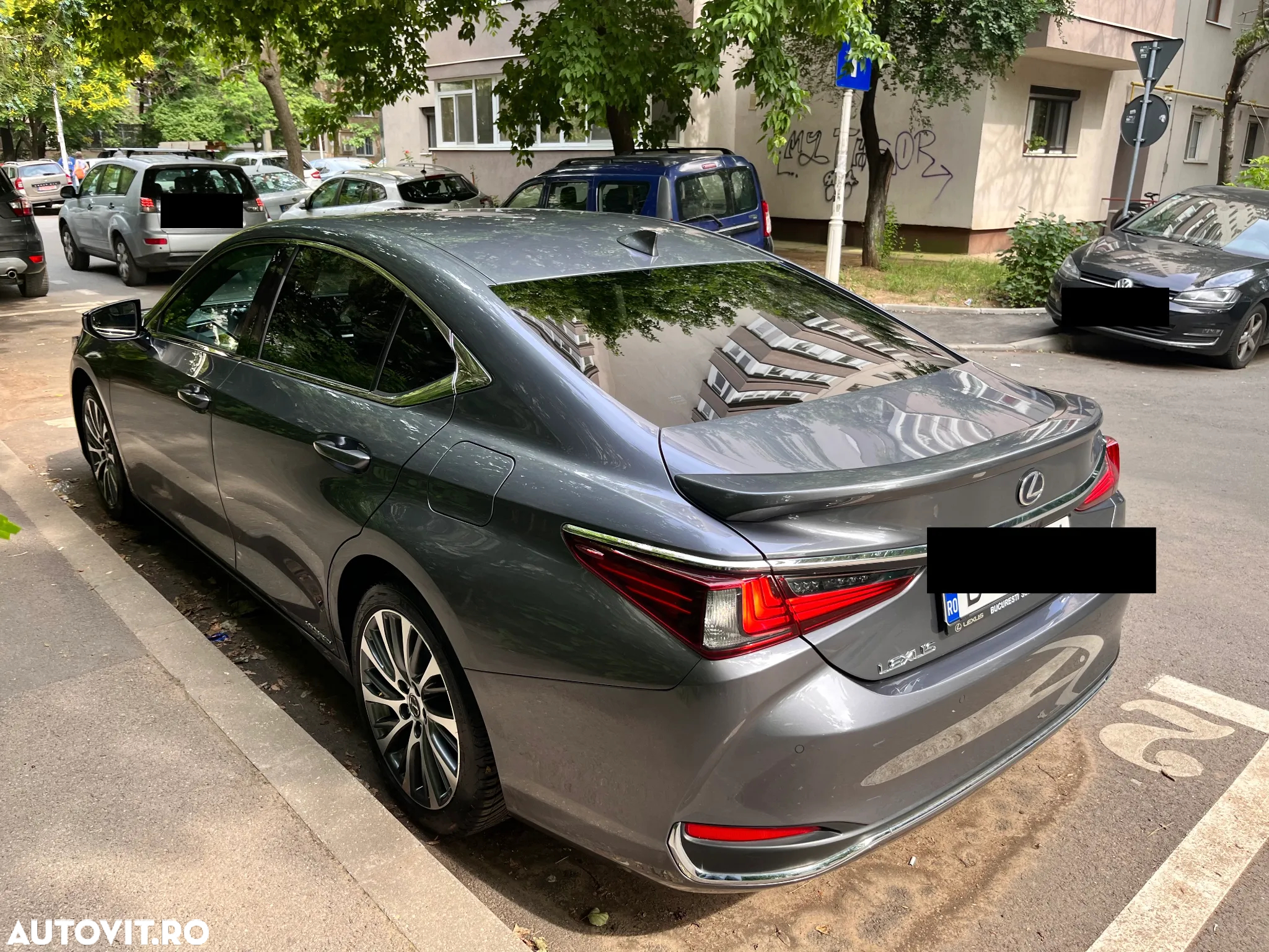 Lexus Seria ES 300h 2.5 TNGA HV 25H- 4X2 CVT Executive - 5