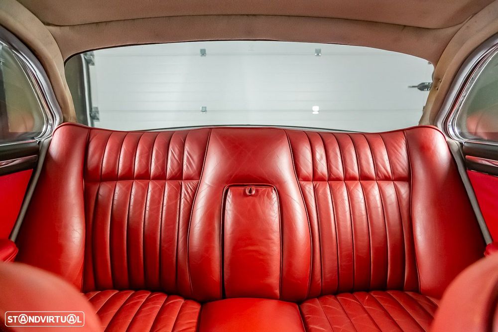 Daimler Sovereign - 21