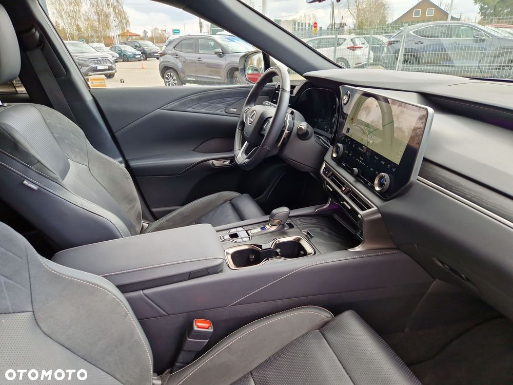 Lexus RX 450h+ Omotenashi - 9