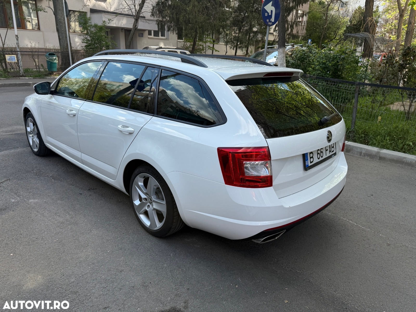 Skoda Octavia 2.0 TDI DSG RS - 5