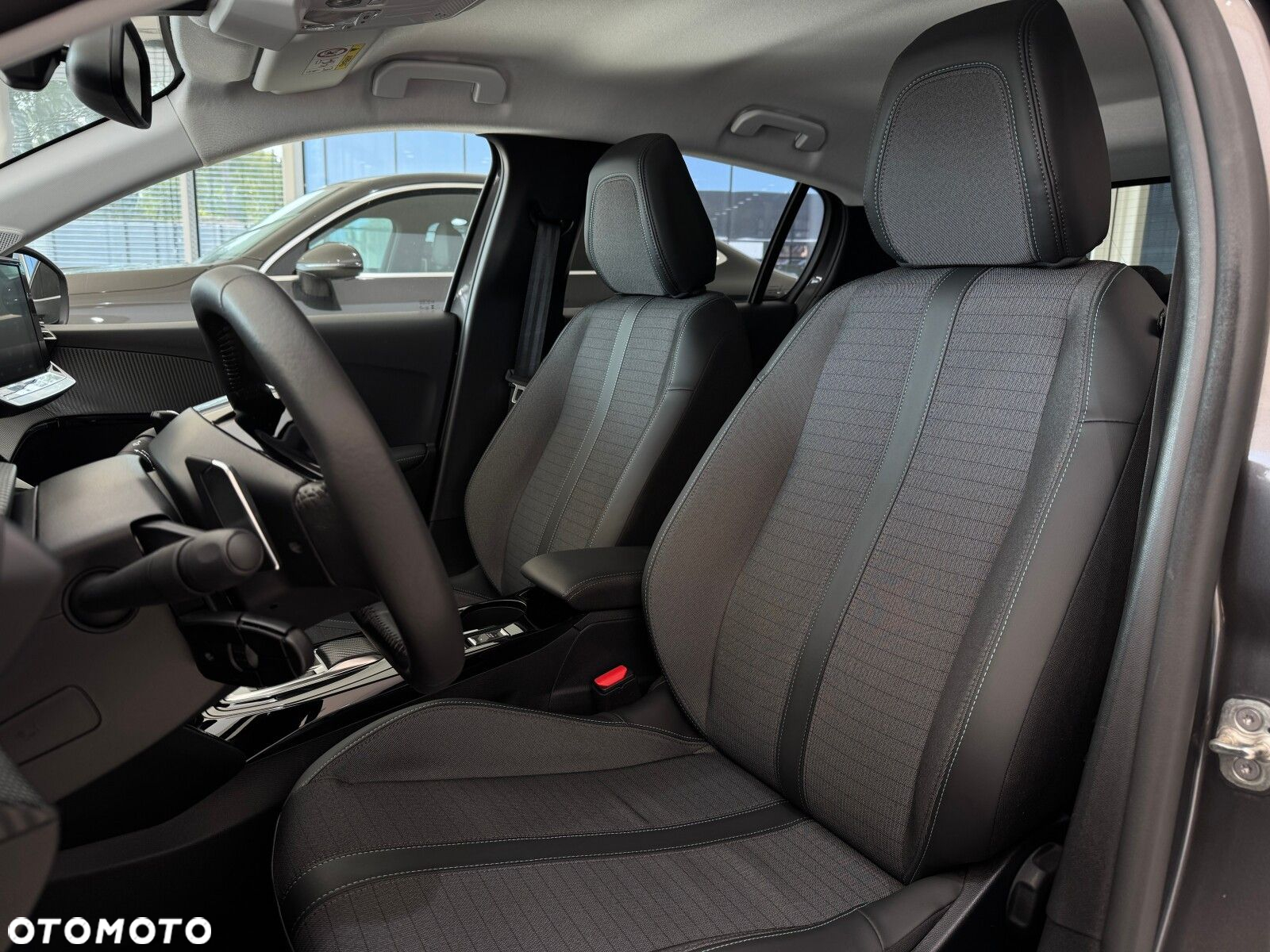 Peugeot 208 1.2 PureTech Allure S&S EAT8 - 10